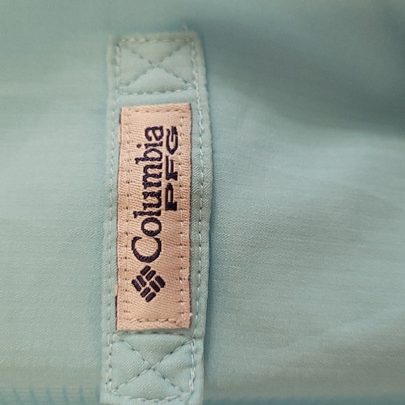 Columbia button down sleeveless top. - Picture 2 of 10